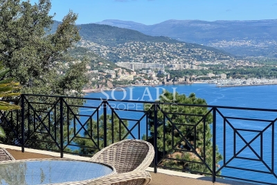 House for sale in THÉOULE-SUR-MER  - 6 rooms - 180 m&sup2; 