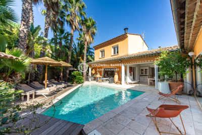 House for sale in STE-MAXIME  - 6 rooms - 180 m&sup2; 