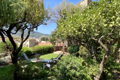 Apartment for sale in HYÈRES  - 7 rooms - 165 m&sup2; 