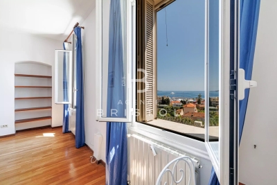 Apartment for sale in BEAULIEU-SUR-MER  - 3 rooms - 80 m&sup2; 