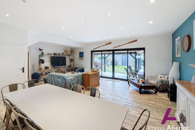 House for sale in MIMIZAN  - 5 rooms - 130 m&sup2; 