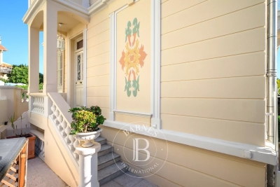 Apartment for sale in BEAULIEU-SUR-MER  - 6 rooms - 169 m&sup2; 