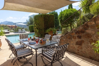 House for sale in THÉOULE-SUR-MER  - 6 rooms - 206 m&sup2; 