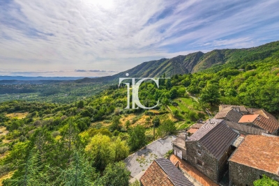 House for sale in GRAVIERES  - 5 rooms - 90 m&sup2; 