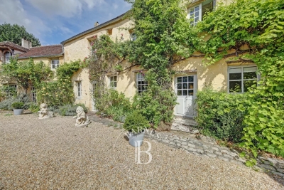 House for sale in ST NOM LA BRETECHE  - 8 rooms - 350 m&sup2; 