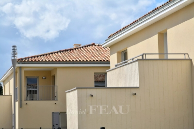 Apartment for sale in AIX-EN-PROVENCE  - 3 rooms - 64 m&sup2; 