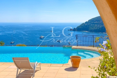 House for sale in THÉOULE-SUR-MER  - 7 rooms - 200 m&sup2; 