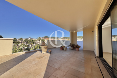 Apartment for sale in HYÈRES  - 4 rooms - 138 m&sup2; 