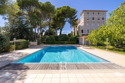 Apartment for sale in ST-RAPHAËL  - 8 rooms - 242 m&sup2; 