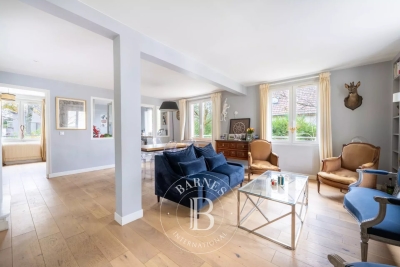 House for sale in LE CHESNAY-ROCQUENCOURT  - 7 rooms - 163 m&sup2; 