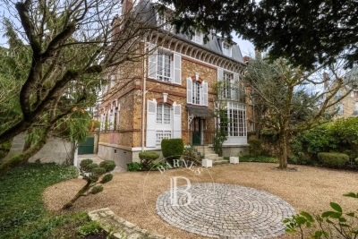 House for sale in LE CHESNAY-ROCQUENCOURT  - 11 rooms - 340 m&sup2; 