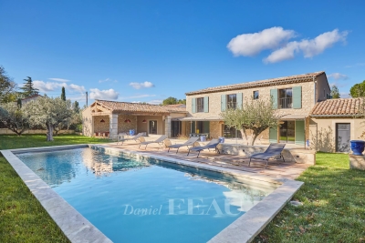 House for sale in ST-RÉMY-DE-PROVENCE  - 11 rooms - 375 m&sup2; 
