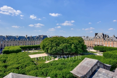 Apartment for sale in PARIS 4EME  - 5 rooms - 183 m&sup2; 
