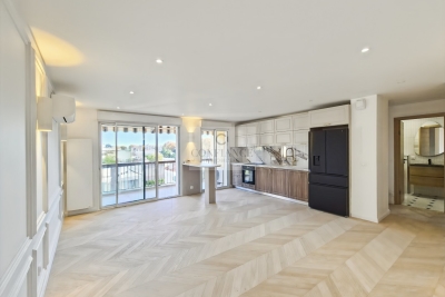 Apartment for sale in CAGNES-SUR-MER  - 2 rooms - 51 m&sup2; 