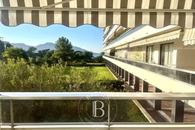 Apartment for sale in MARSEILLE 8EME  - 3 rooms - 152 m&sup2; 