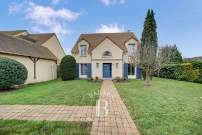 House for sale in ST NOM LA BRETECHE  - 8 rooms - 233 m&sup2; 