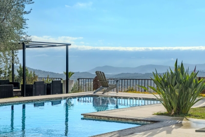 House for sale in GRASSE  - 9 rooms - 221 m&sup2; 