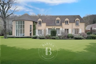 House for sale in JOUY EN JOSAS  - 10 rooms - 330 m&sup2; 