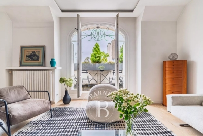 Apartment for sale in PARIS 16EME  - 5 rooms - 127 m&sup2; 