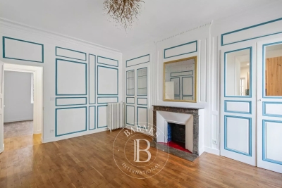 Apartment for sale in VERSAILLES  - 4 rooms - 67 m&sup2; 