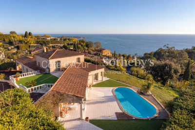 House for sale in VALLAURIS  - 5 rooms - 213 m&sup2; 