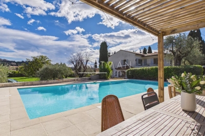 House for sale in GRASSE  - 7 rooms - 240 m&sup2; 