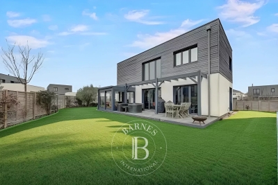 House for sale in ST NOM LA BRETECHE  - 7 rooms - 181 m&sup2; 