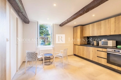 Apartment for sale in BEAULIEU-SUR-MER  - 9 rooms - 172 m&sup2; 