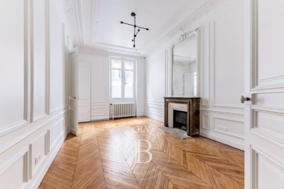 Apartment for sale in PARIS 8EME  - 4 rooms - 92 m&sup2; 